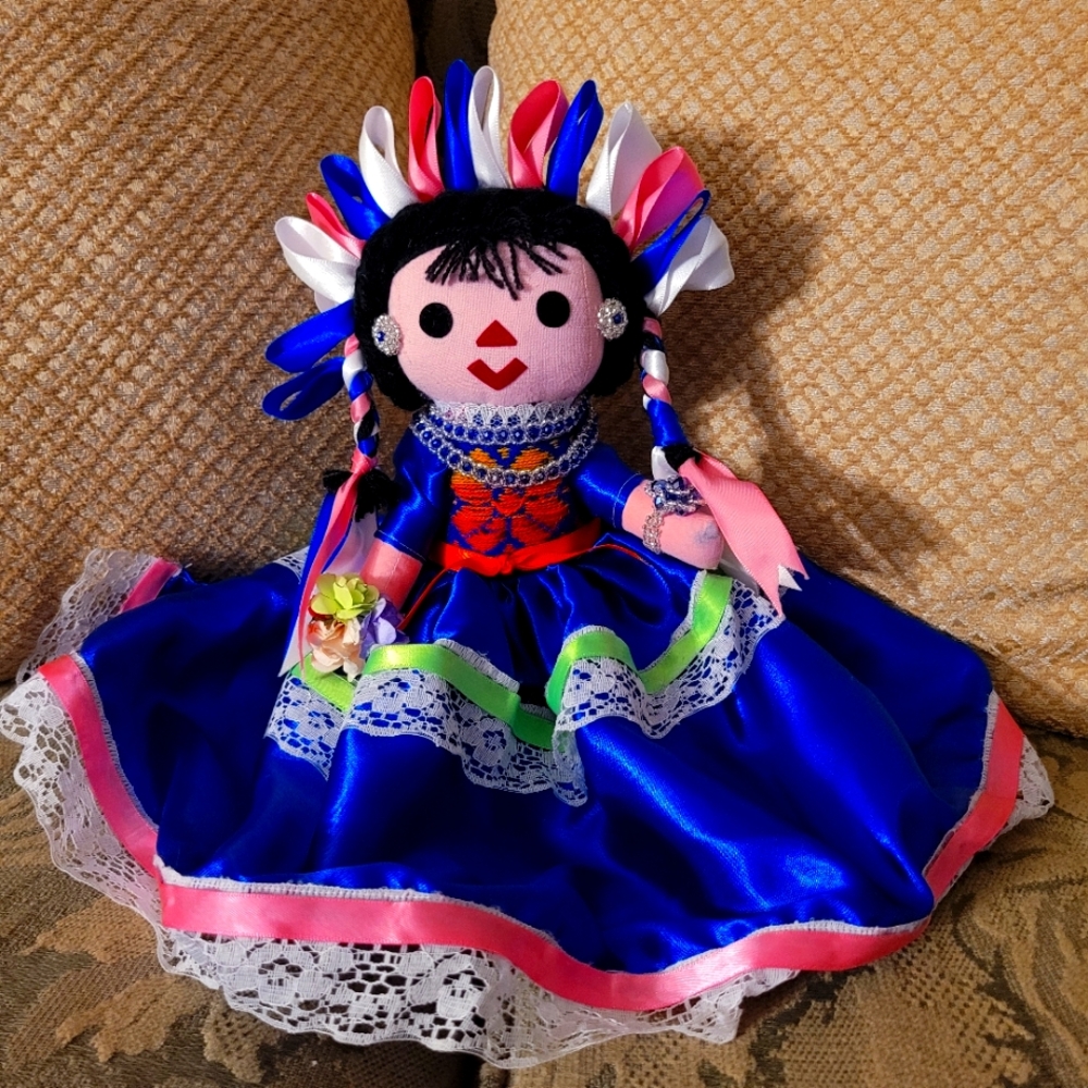 Absolutely handmade Mexican Souvenir Doll. Detachable ring and necklace. 13x6